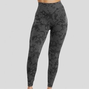 GYMSHARK ADAPT CAMO SEAMLESS LEGGING BLACK SIZE S